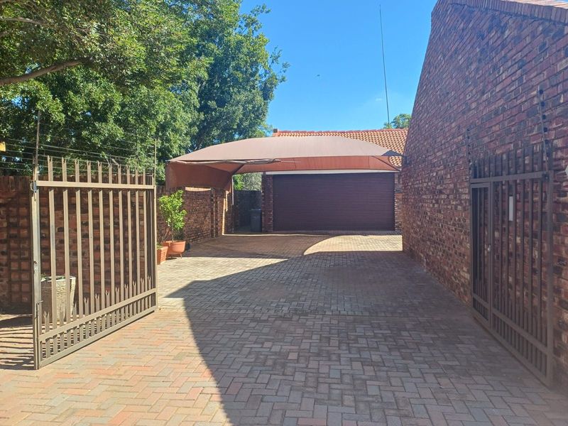 Townhouse For Sale in Vaal Park - Photo 2