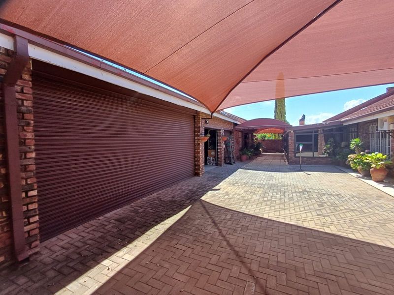 Townhouse For Sale in Vaal Park - Photo 3