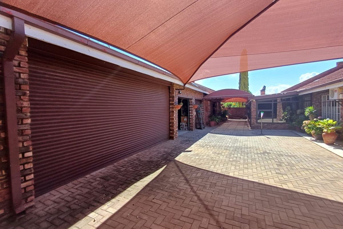 Townhouse For Sale in Vaal Park - Photo 3