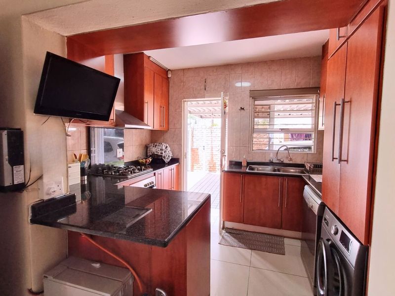 House For Sale in Noordwyk - Photo 3