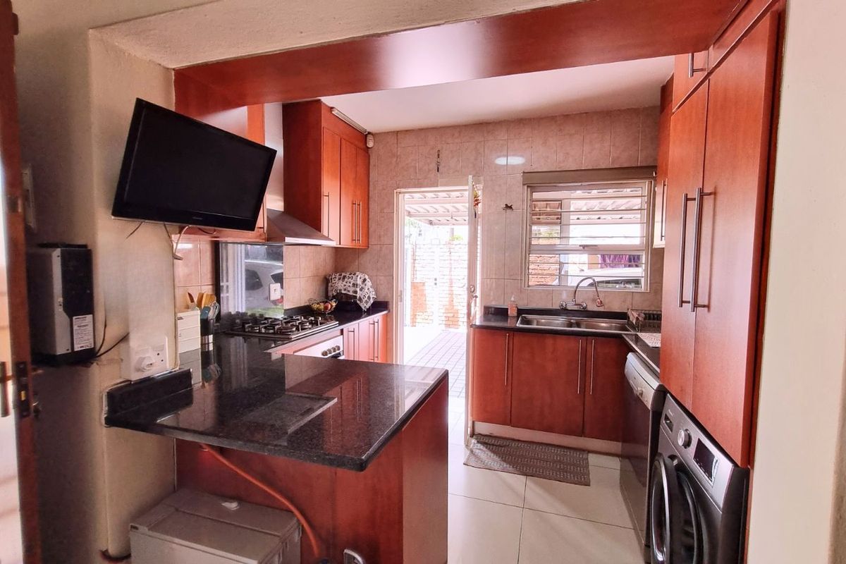 House For Sale in Noordwyk - Photo 3