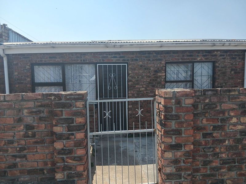 House For Sale in Schauderville - Photo 2