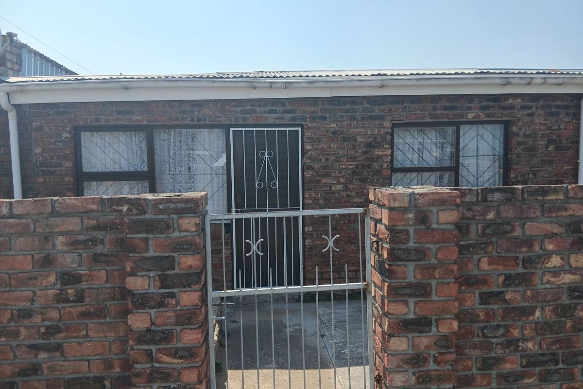 House For Sale in Schauderville - Photo 2