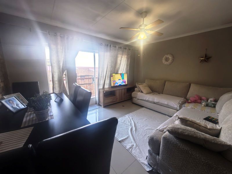 Apartment For Sale in Zwartkop - Photo 4