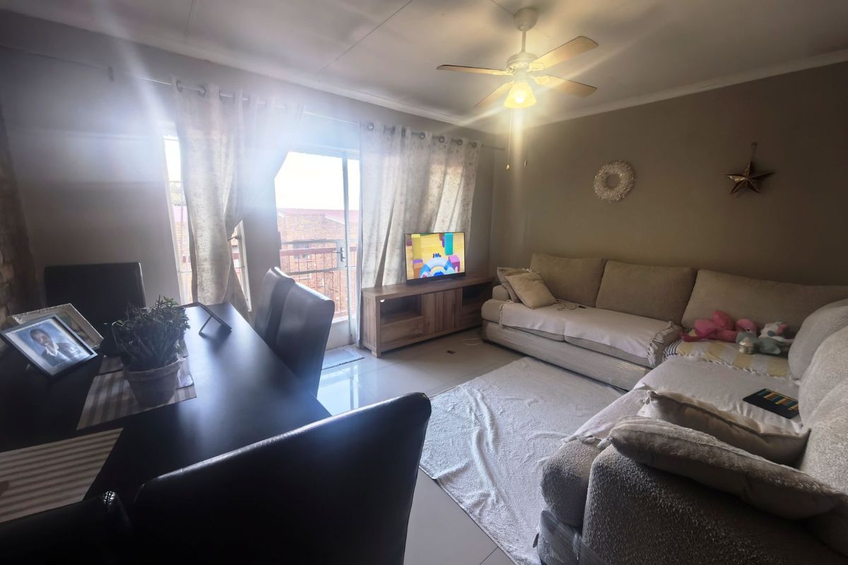 Apartment For Sale in Zwartkop - Photo 4