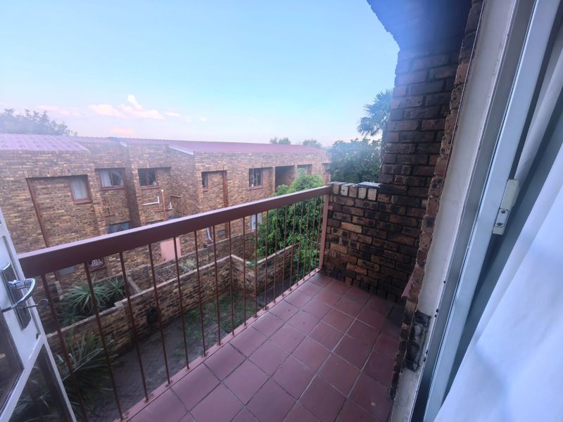Apartment For Sale in Zwartkop - Photo 6