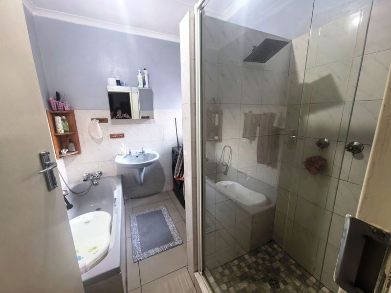 Apartment For Sale in Zwartkop - Photo 9