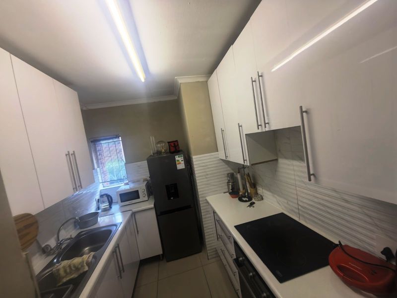 Apartment For Sale in Zwartkop - Photo 8
