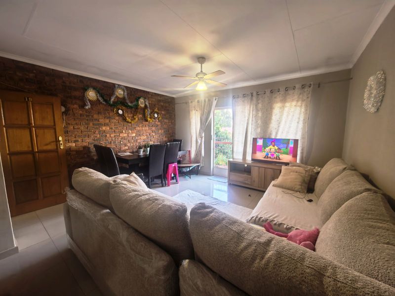 Apartment For Sale in Zwartkop - Photo 2