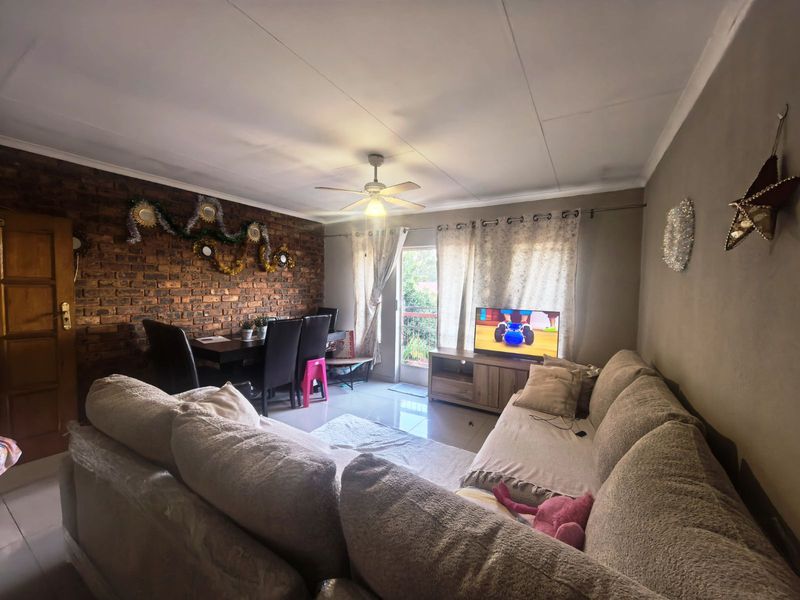 Apartment For Sale in Zwartkop - Photo 3