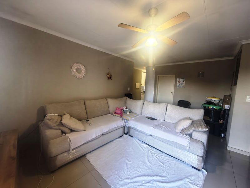 Apartment For Sale in Zwartkop - Photo 5