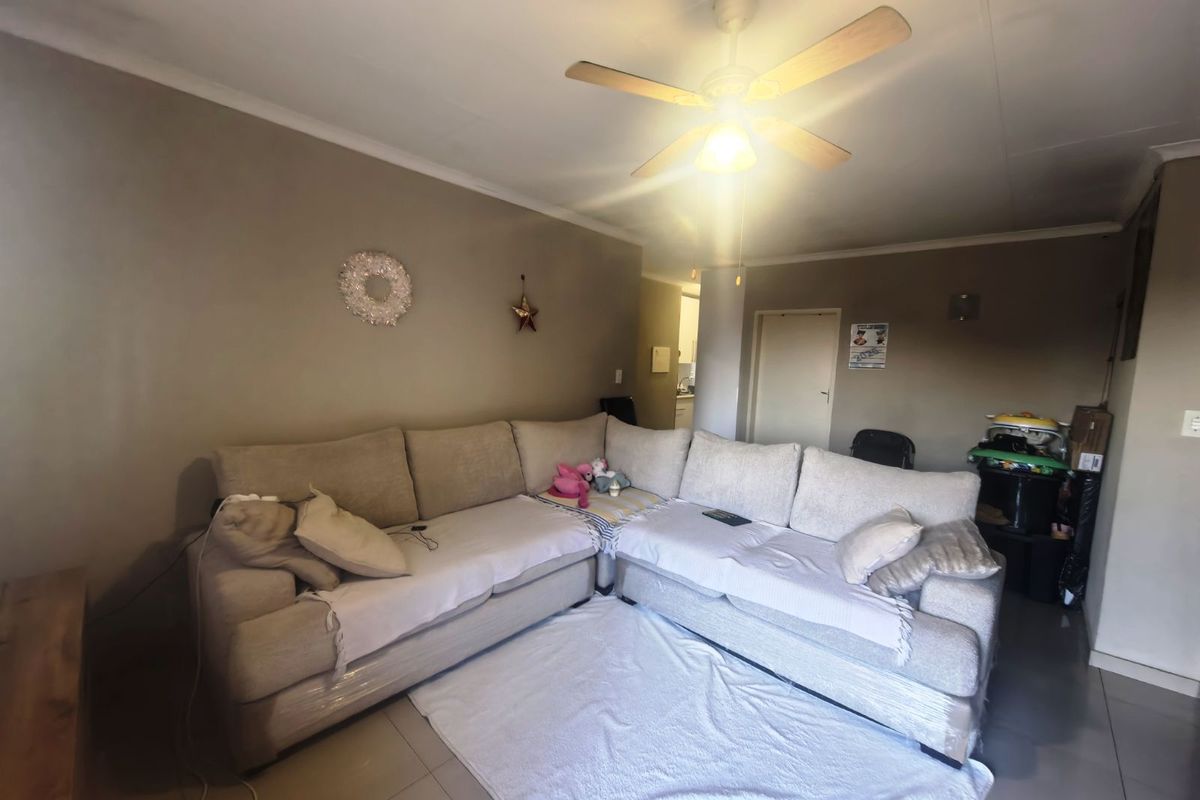 Apartment For Sale in Zwartkop - Photo 5