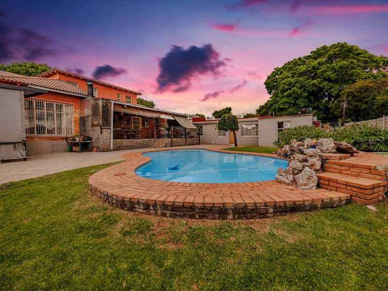 House For Sale in Florida - Photo 2