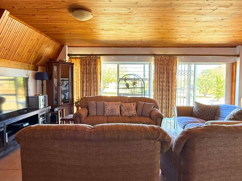 House For Sale in Franskraal - Photo 5