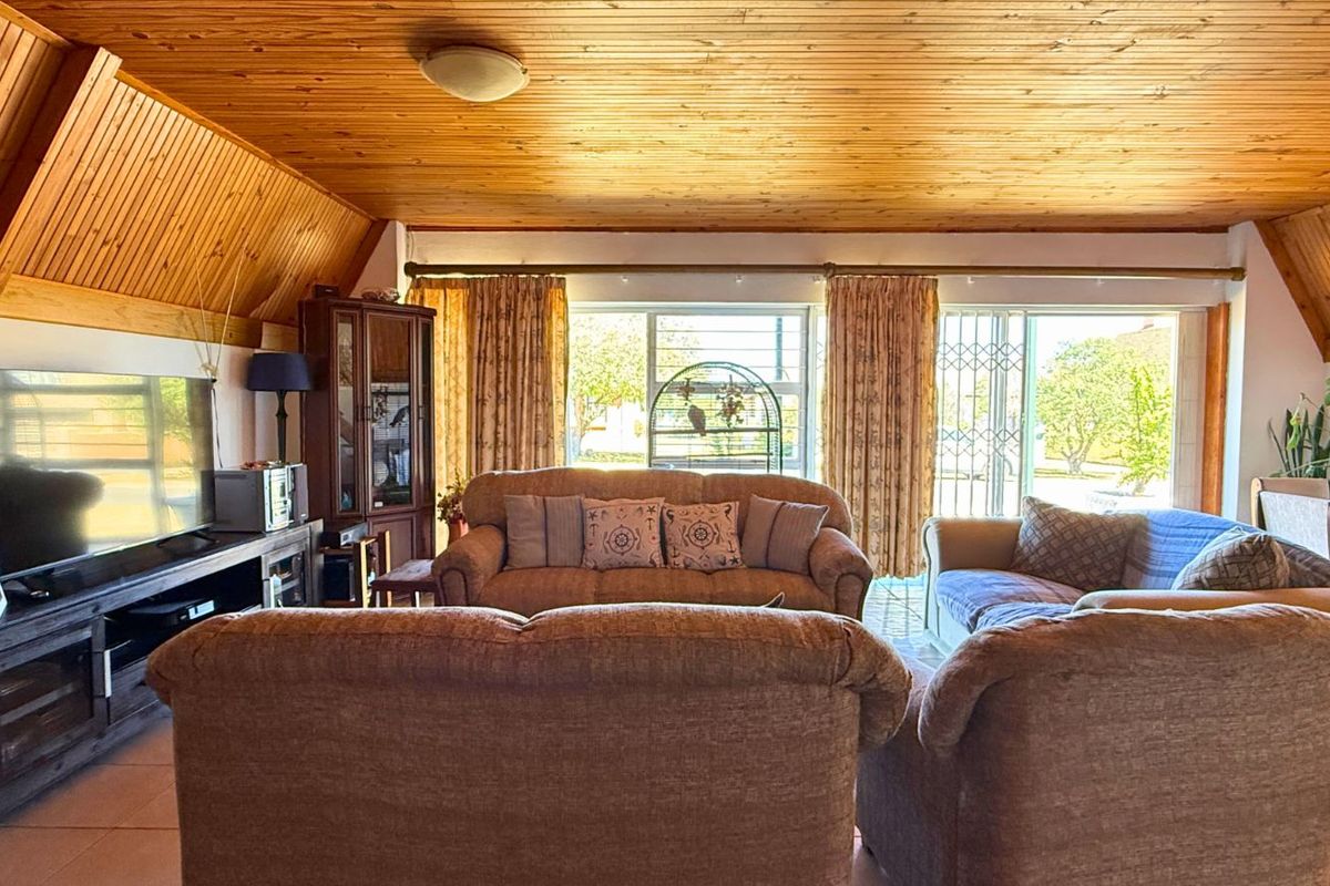 House For Sale in Franskraal - Photo 5