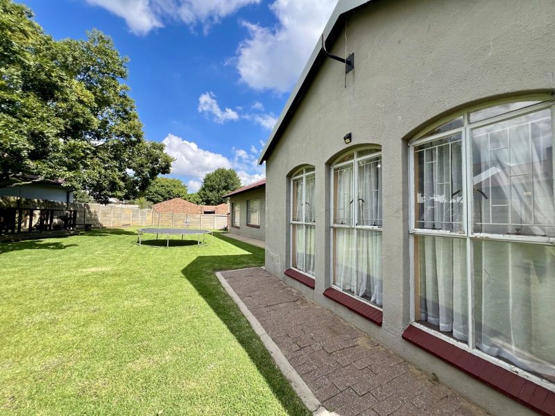 House For Sale in Nederlandpark - Photo 3