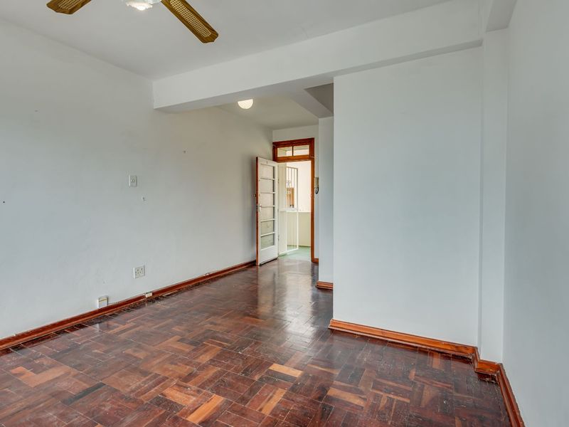 Apartment For Sale in Richmond Hill - Photo 3