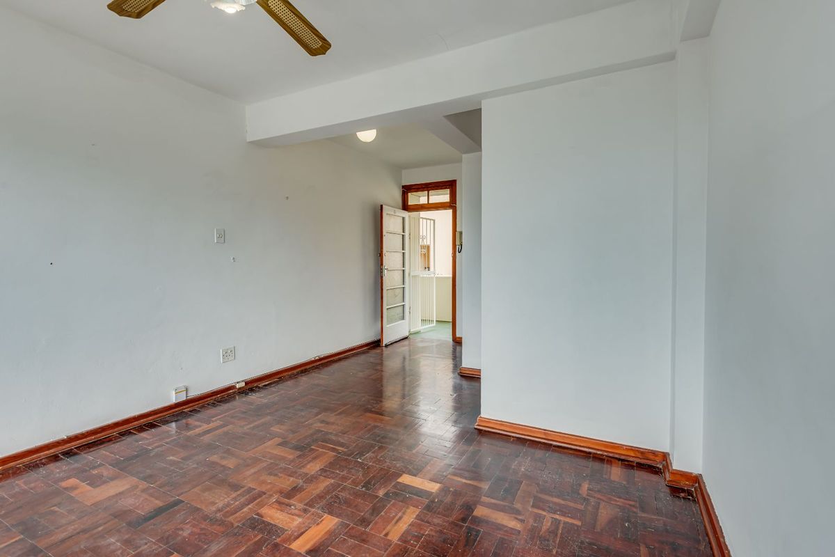 Apartment For Sale in Richmond Hill - Photo 3