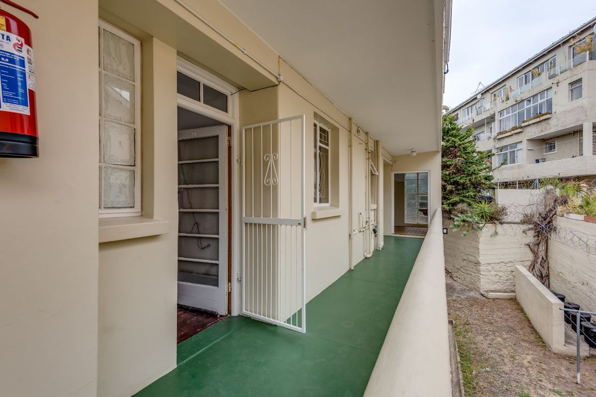 Apartment For Sale in Richmond Hill - Photo 2