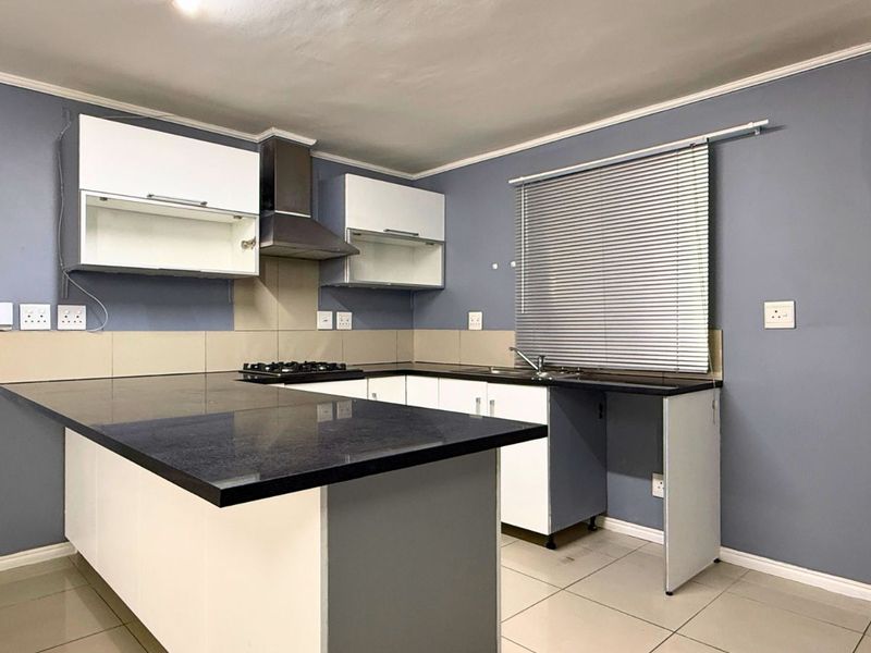 Apartment For Sale in Gansbaai Central - Photo 3