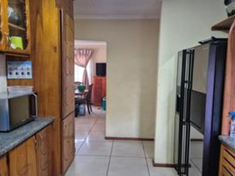 House For Sale in Ivy Park - Photo 6