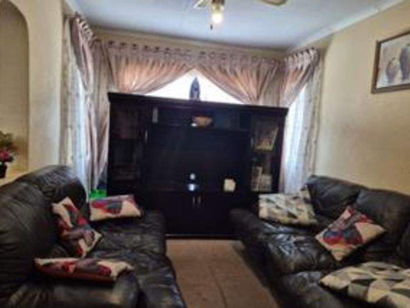 House For Sale in Ivy Park - Photo 8