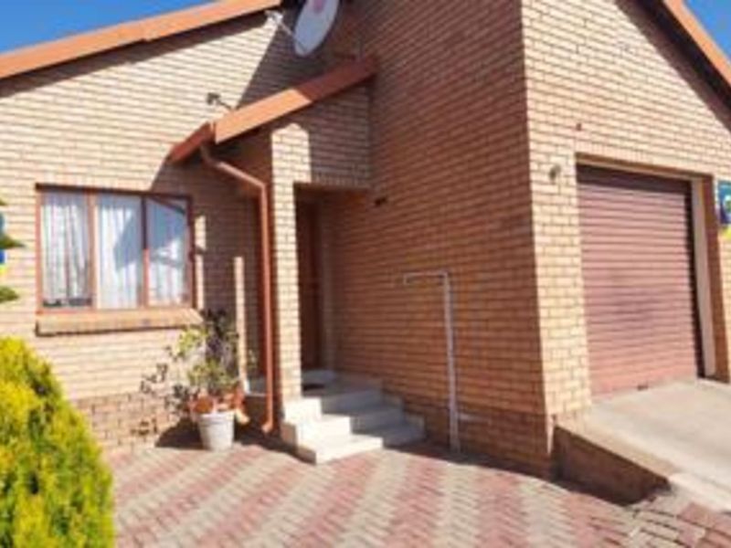 House For Sale in Ivy Park - Photo 2