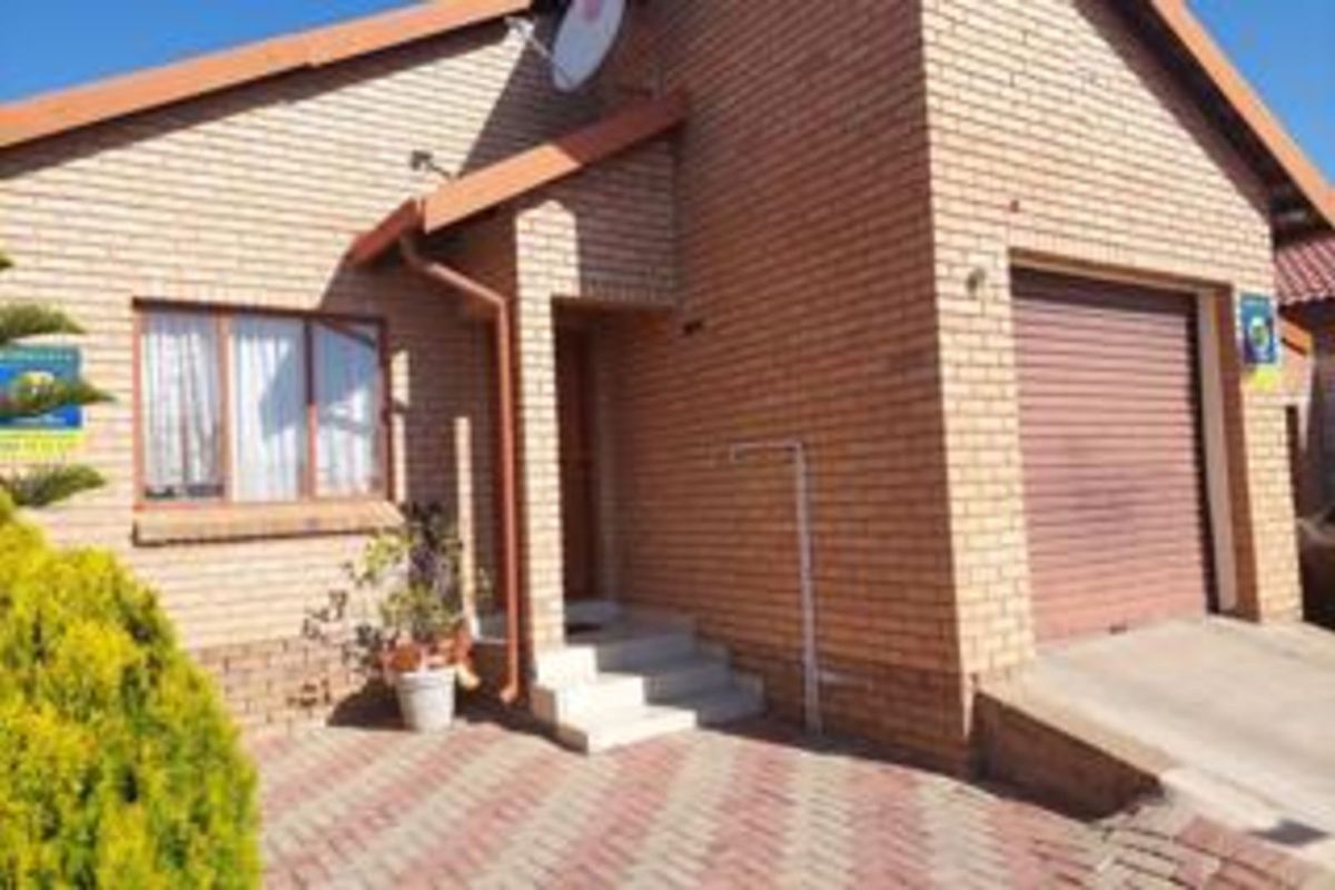 House For Sale in Ivy Park - Photo 2