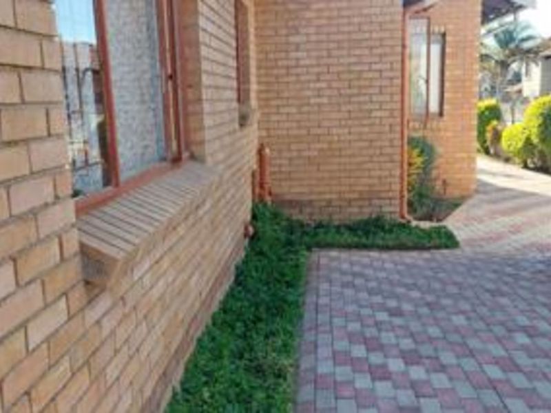 House For Sale in Ivy Park - Photo 3