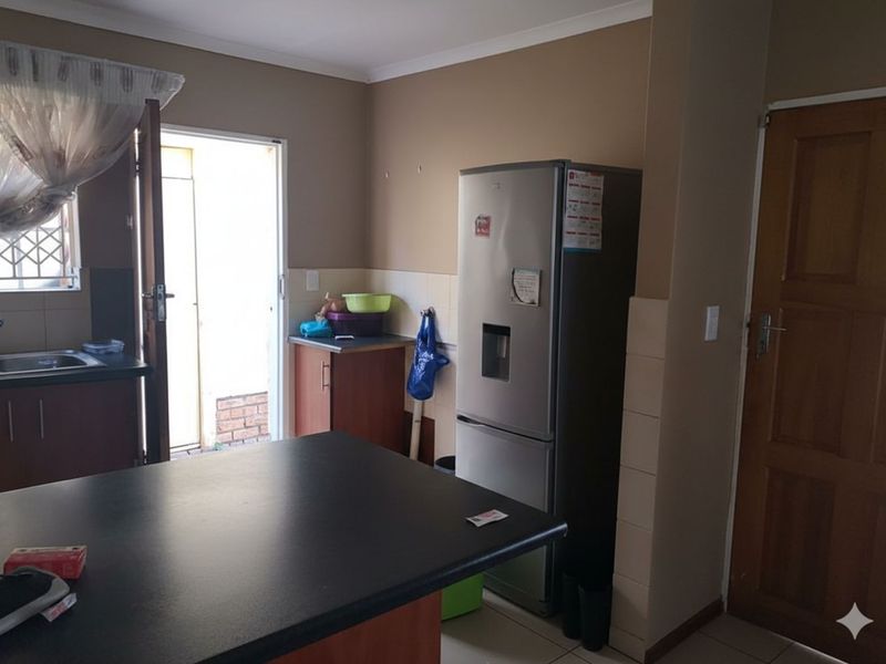 Townhouse For Sale in Chantelle - Photo 6