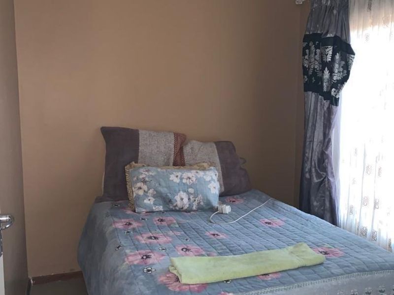 Townhouse For Sale in Chantelle - Photo 10