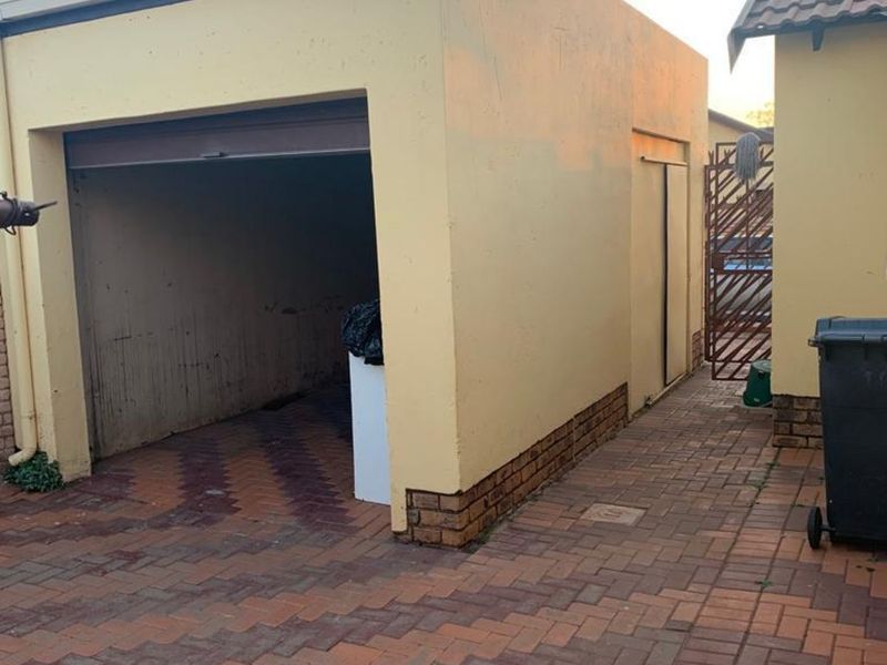 Townhouse For Sale in Chantelle - Photo 4