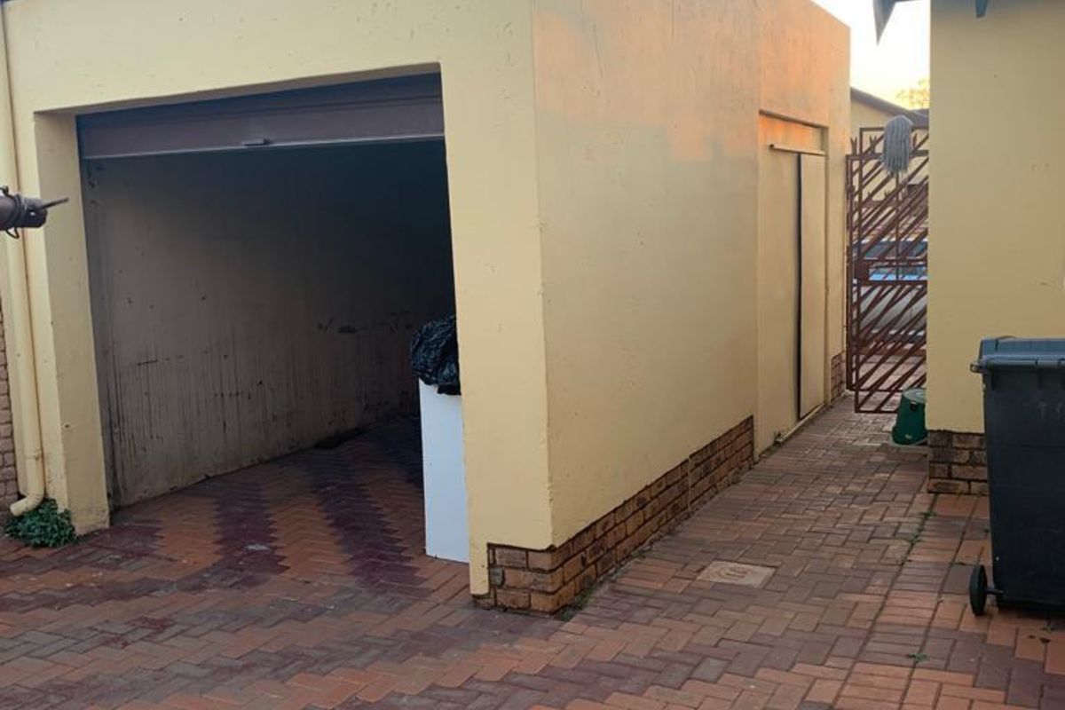 Townhouse For Sale in Chantelle - Photo 4