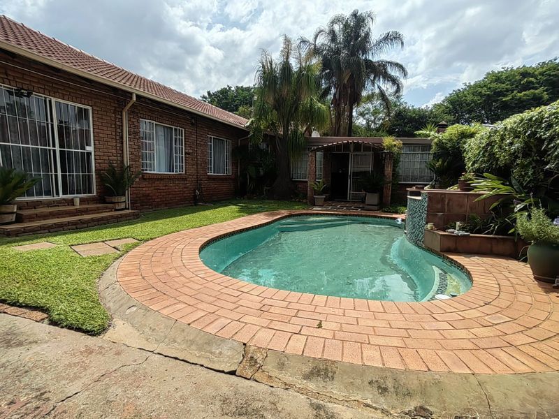 House For Sale in Eldorette - Photo 2