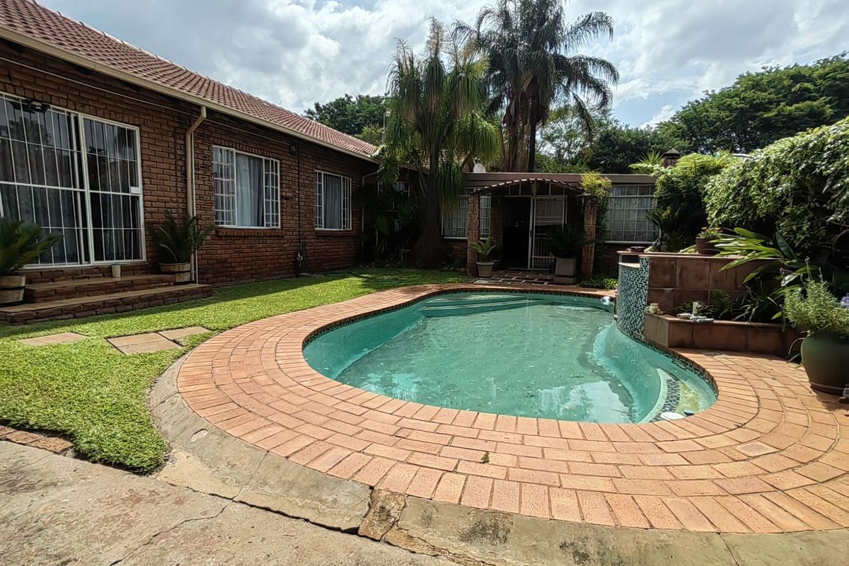 House For Sale in Eldorette - Photo 2