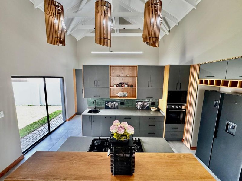 House For Sale in Terra Nova - Photo 10