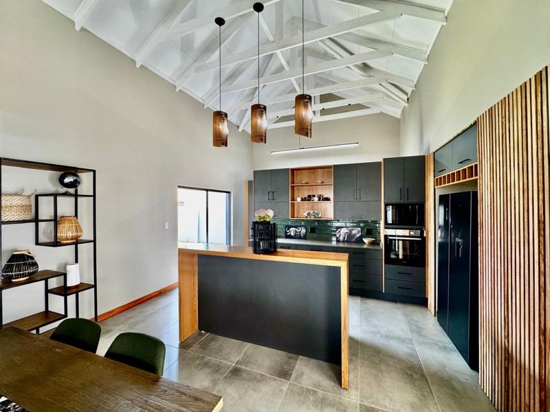 House For Sale in Terra Nova - Photo 8