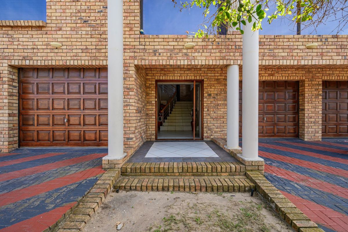 House For Sale in Bluewater Bay - Photo 2