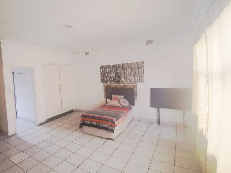 Apartment For Sale in Pretoria West - Photo 6