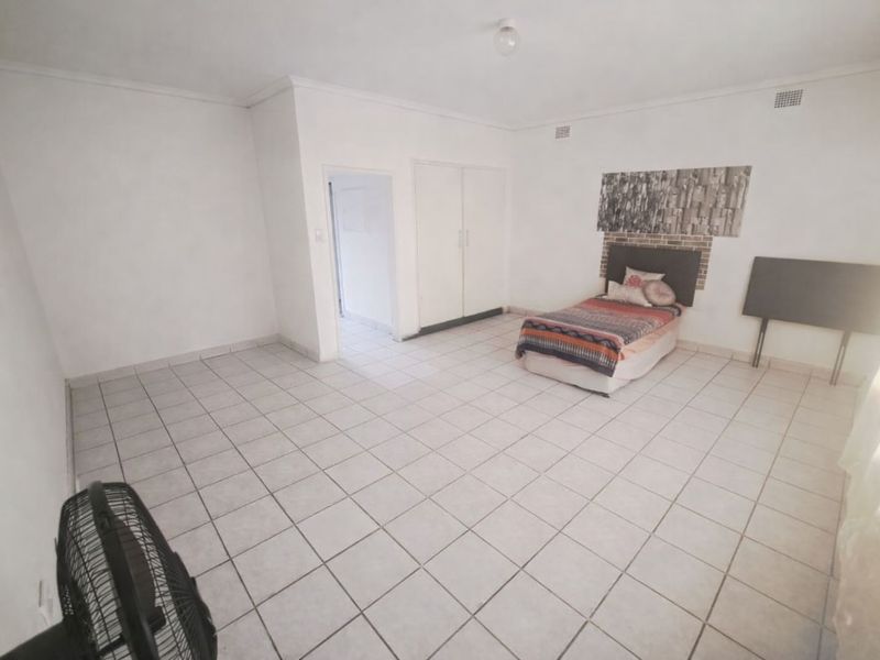 Apartment For Sale in Pretoria West - Photo 2