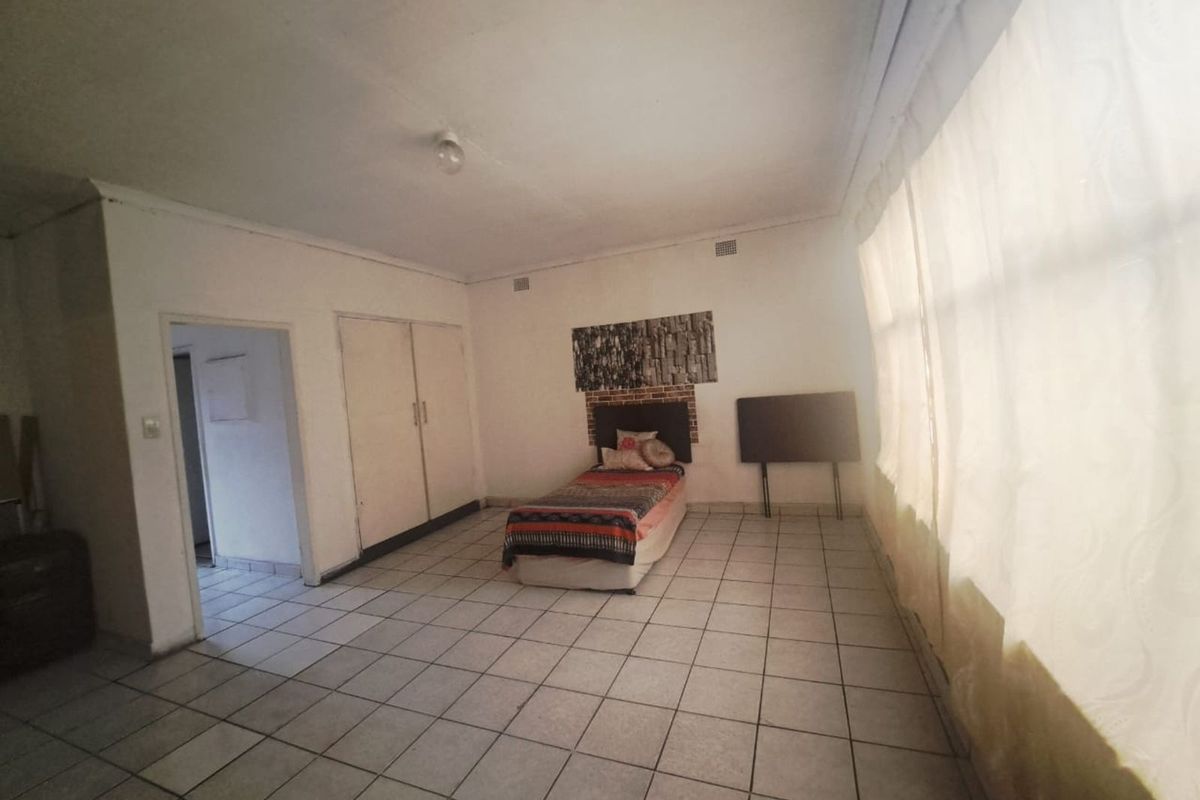 Apartment For Sale in Pretoria West - Photo 5