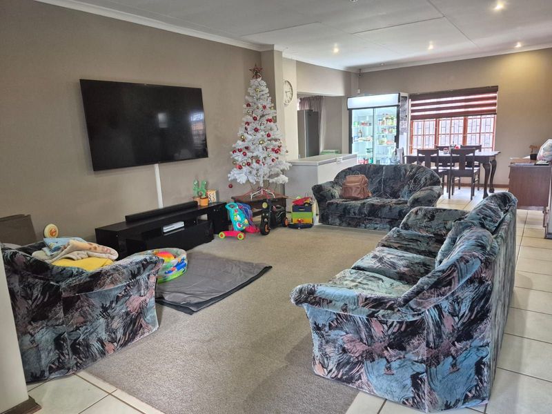 House For Sale in Kuruman Central - Photo 2