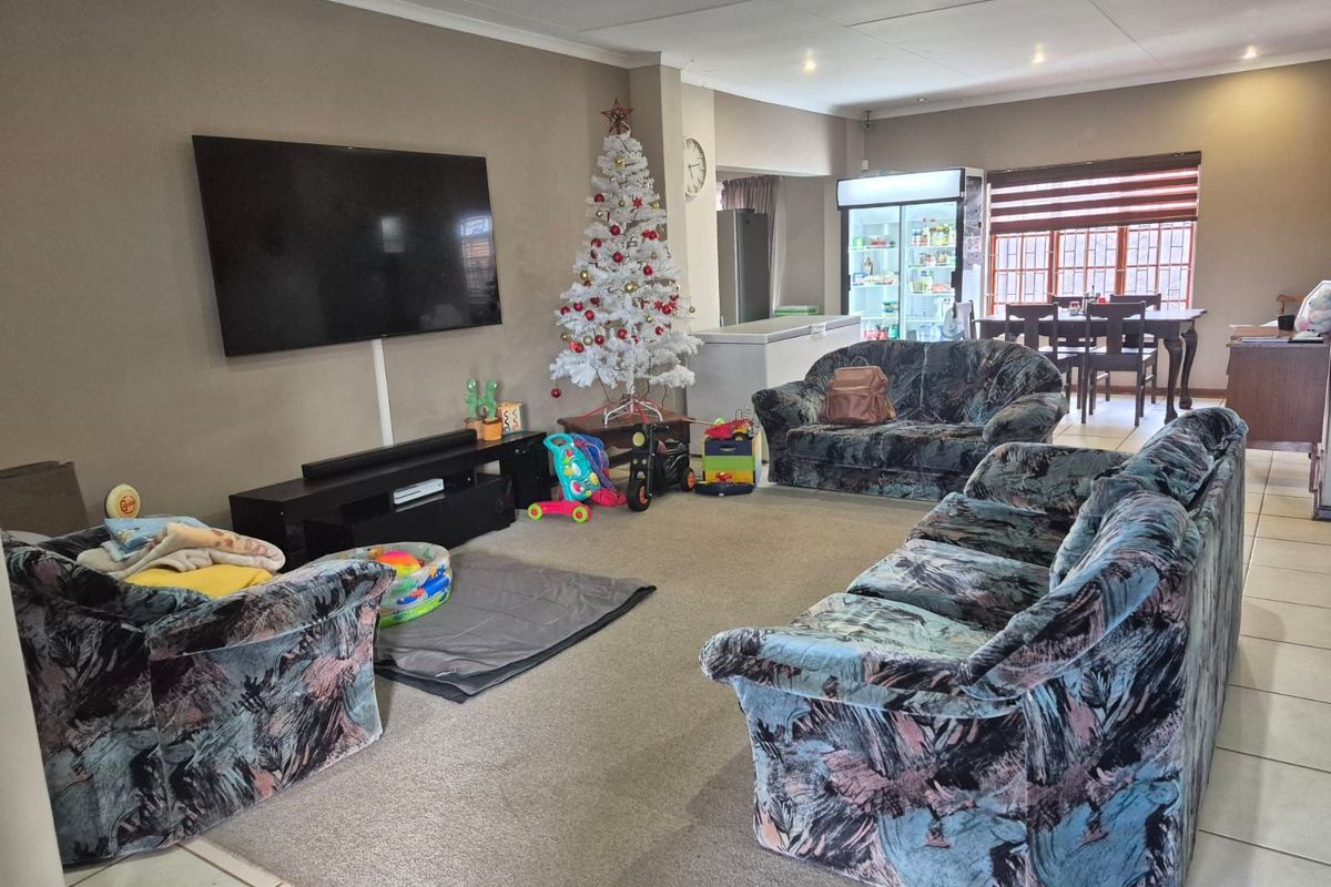 House For Sale in Kuruman Central - Photo 2