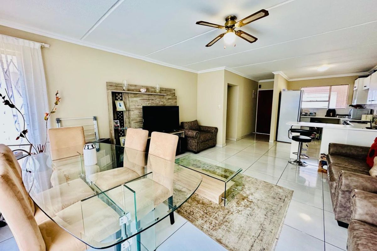 Apartment For Sale in Krugersdorp North - Photo 2
