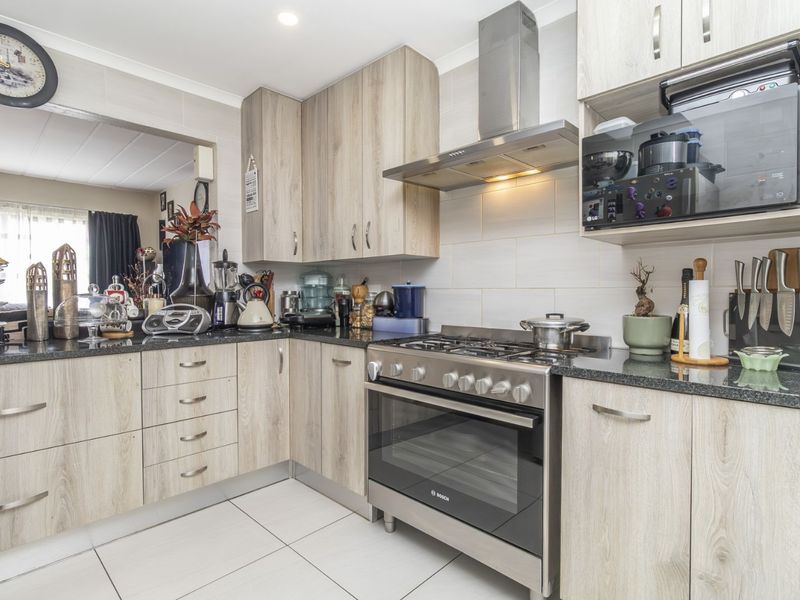 Townhouse For Sale in Honeydew Ridge - Photo 6