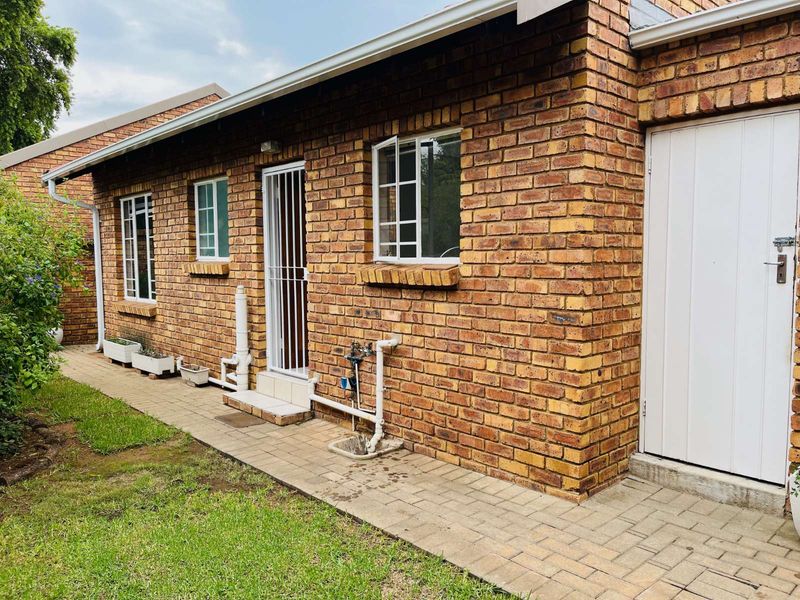 Townhouse For Sale in Amberfield - Photo 6