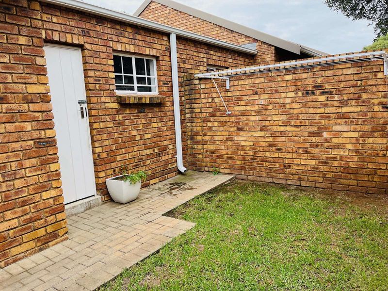 Townhouse For Sale in Amberfield - Photo 7