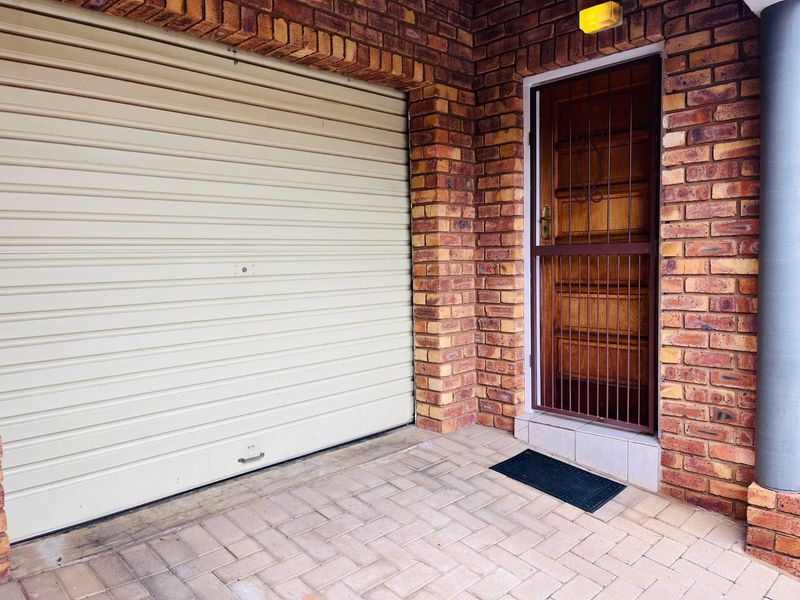 Townhouse For Sale in Amberfield - Photo 2