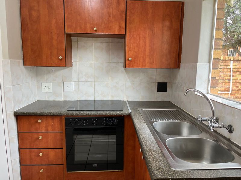 Townhouse For Sale in Amberfield - Photo 8