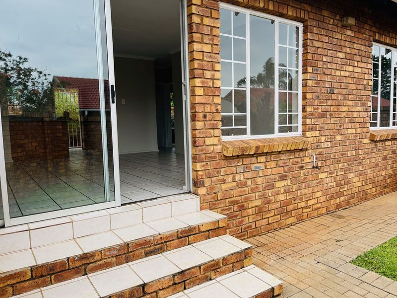 Townhouse For Sale in Amberfield - Photo 3